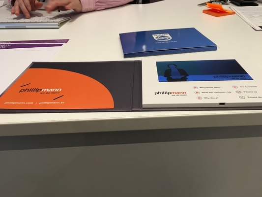 Goede prijs Commerciële video marketing brochure voor reclame verjaardag 2,4 inch video brochure online
