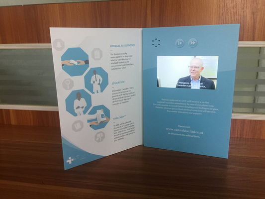 Buon prezzo 5 pollici ritratto dimensioni personalizzate 6,5 × 9,5 pollici schermo LCD video pubblicitario brochure video per il mercato farmaceutico in linea